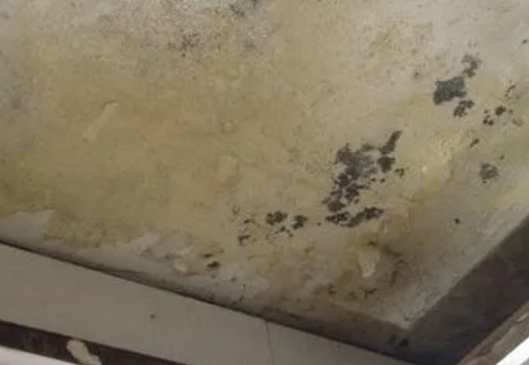 汕头阳台漏水维修公司分享下汕头卫生间渗水维修需要注意哪些问题。